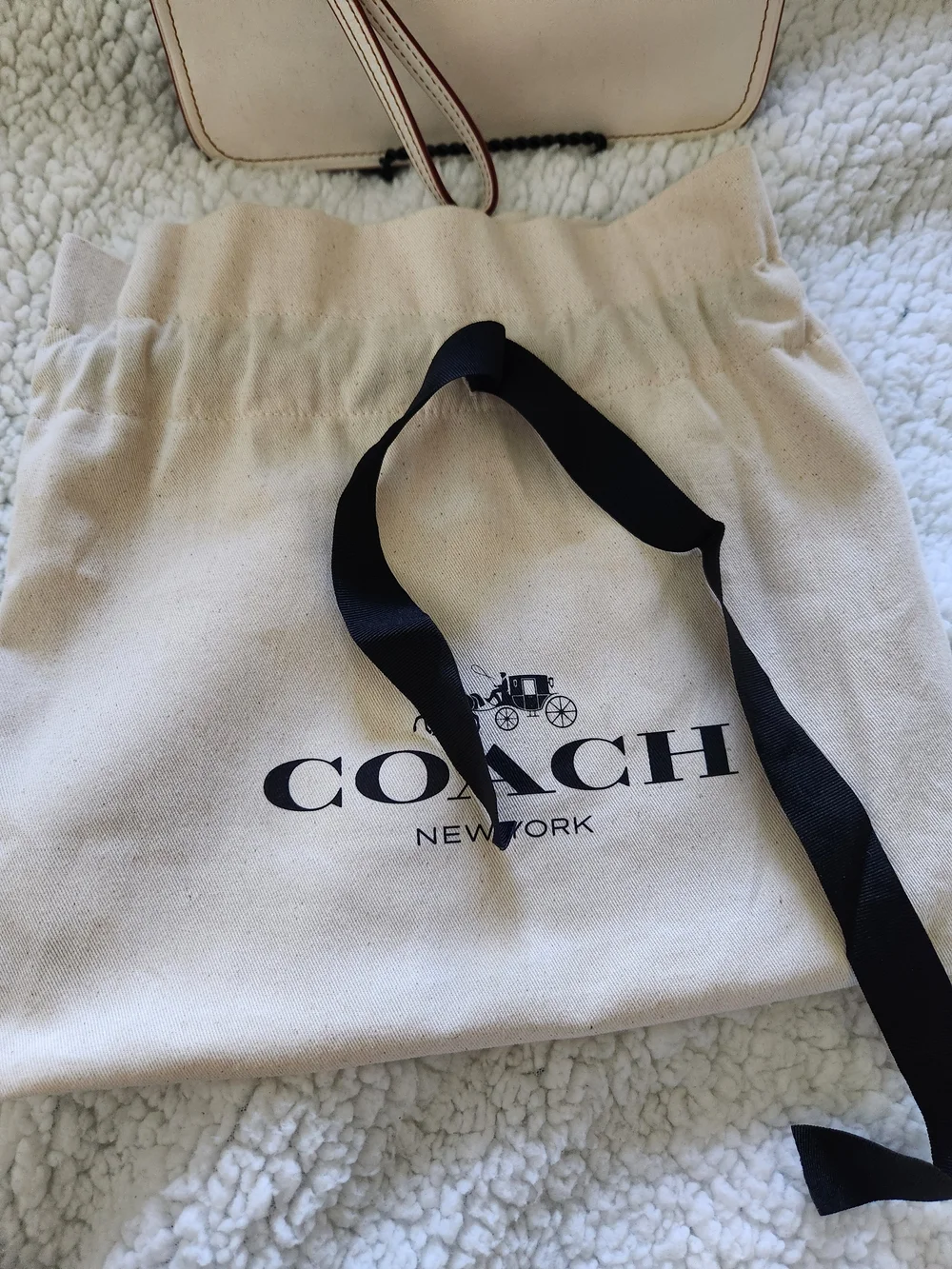 Coach 1941 White And Burgandy Leather Wristlet Or Crossbody - Picture 2 of 14